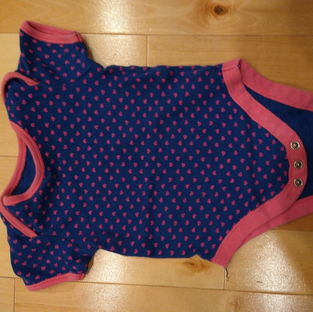 5/20$ 6-9m blue with pink heart onesie